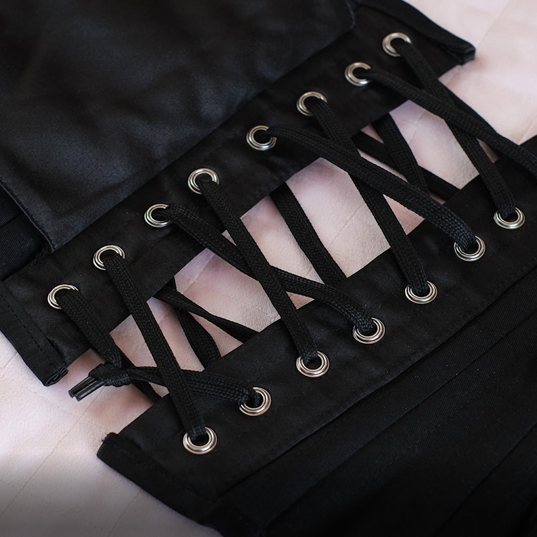 https://corset-story.co.uk/cdn/shop/articles/corset-lacing-knot-1653910851550_1900x.jpg?v=1669731880